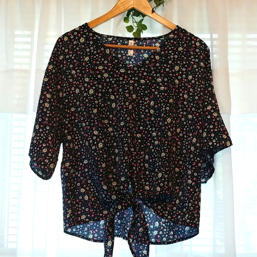 Beautiful Navy Floral Blouse. Light weight no stretch